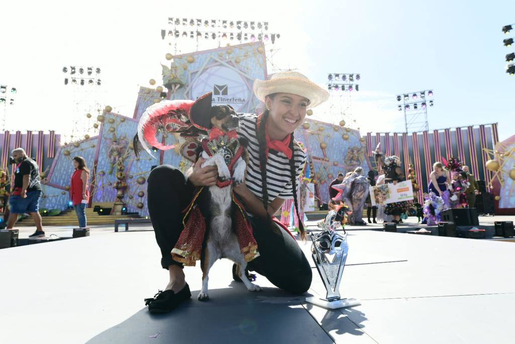 El escenario del Puerto acoge el carnaval más perro