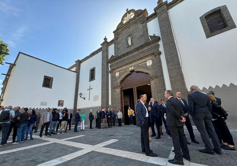 Último adiós al expresidente canario en la iglesia de Santo Domingo.