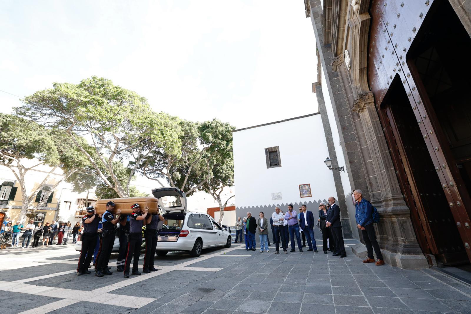 La iglesia de Santo Domingo acoge el último adiós a Olarte