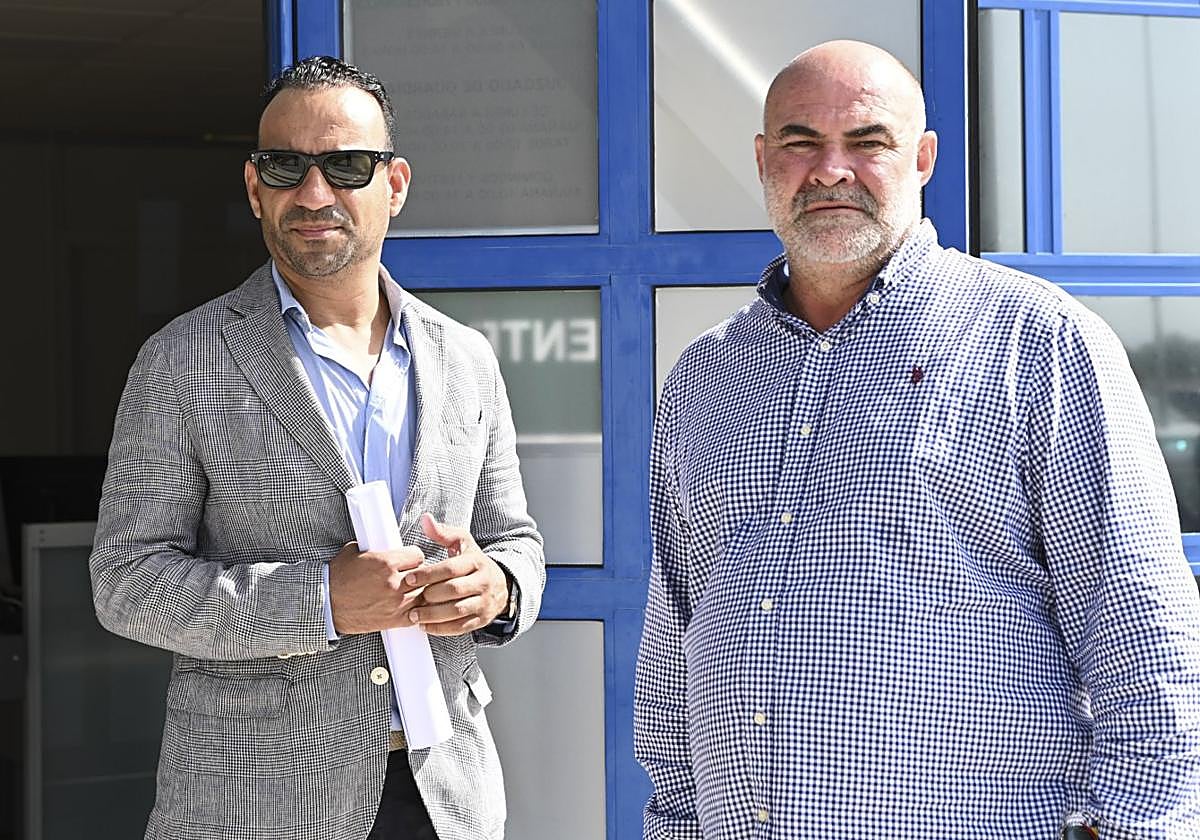 Rachid Mohamed, a la izquierda, y Navarro Tacoronte, el Mediador, a la derecha.