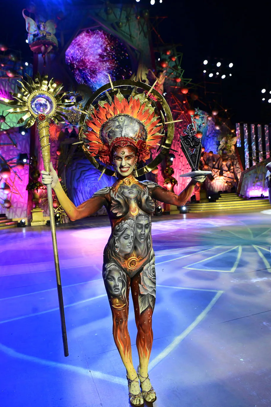 Color, maquillaje y baile invades &#039;Los Carnavales del Mundo&#039;