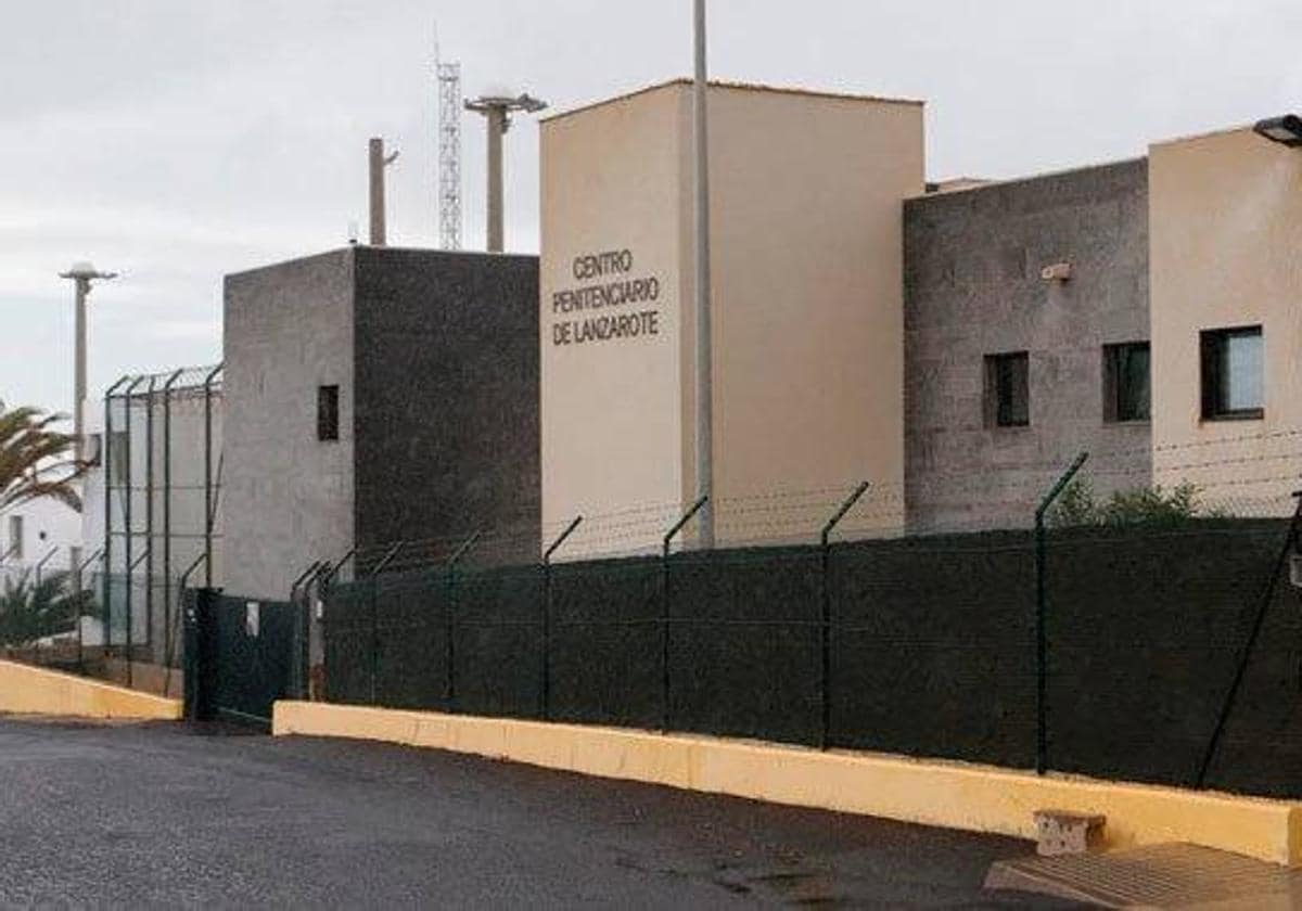 Se fuga un preso de una cárcel de Lanzarote cuando iba a dar una charla en un colegio