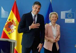 El presidente del Gobierno, Pedro Sánchez, junto con la presidenta de la Comisión Europea, Ursula von der Leyen, en una imagen de archivo.