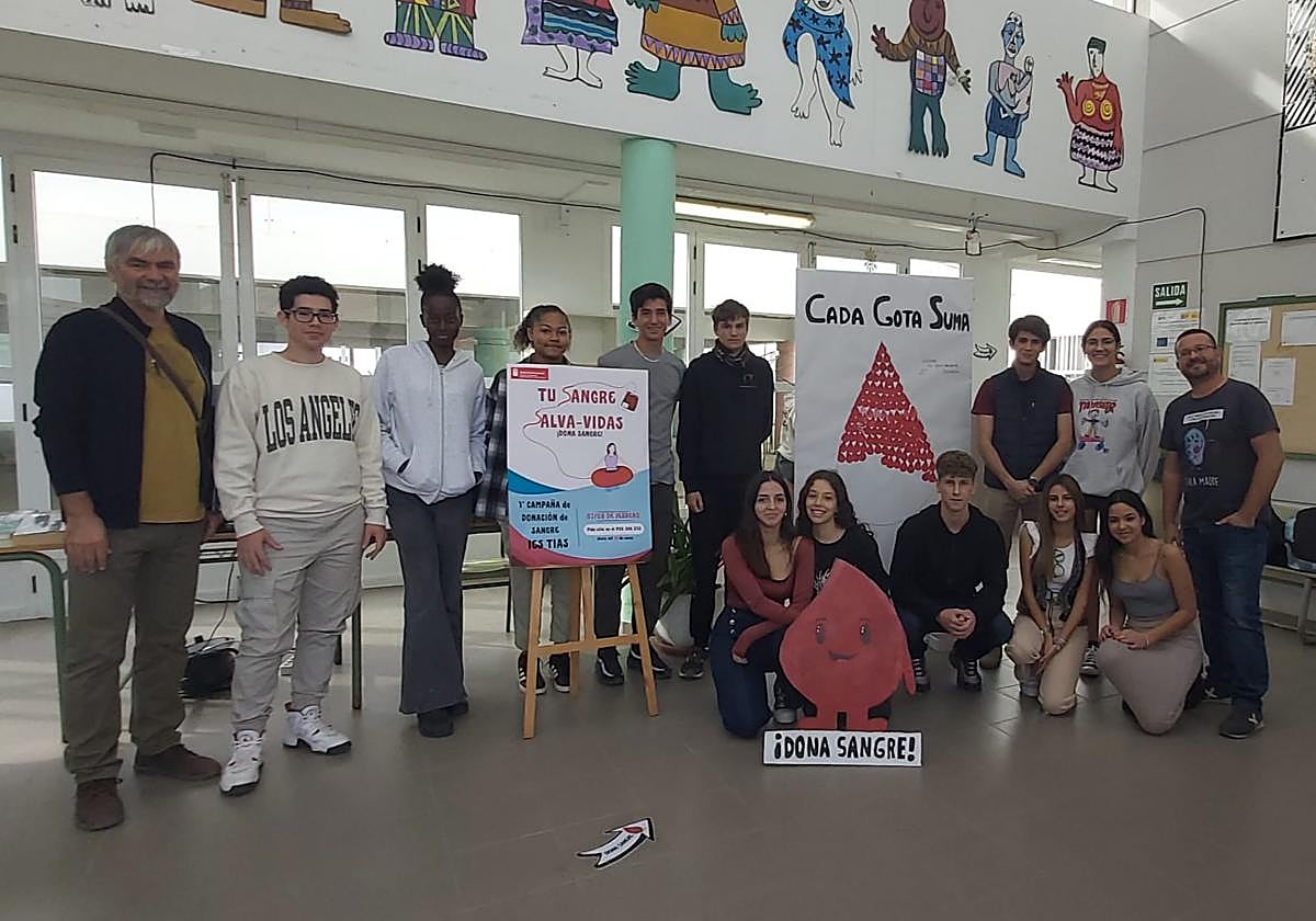 Estudiantes y docentes que han donado sangre en Tías.