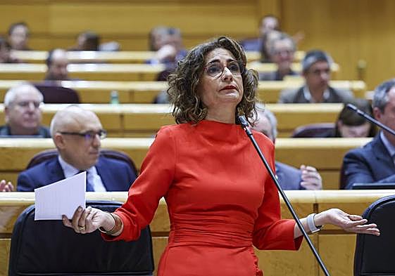 La ministra de Hacienda, María Jesús Montero, en una sesión de control al Gobierno en el Senado.