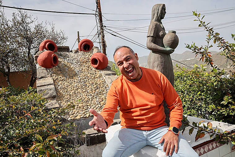 Maestro Florido posa en su Lomo Magullo natal.