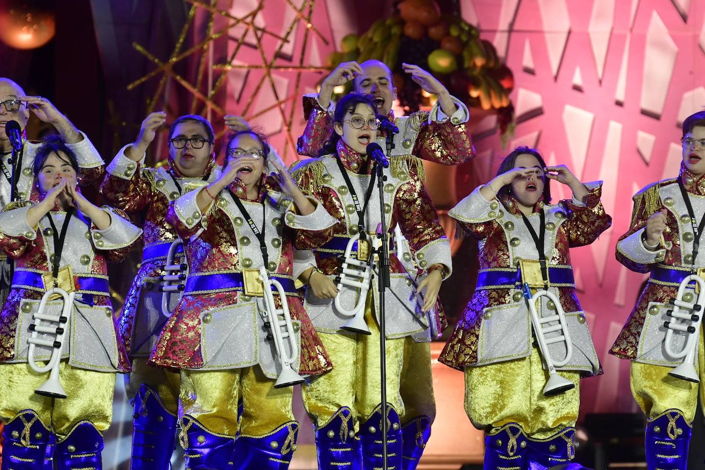 El carnaval de integración reparte ilusión en el escenario del Puerto