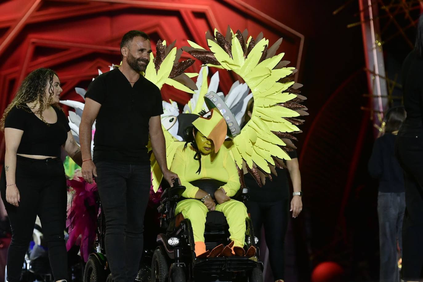 El carnaval de integración reparte ilusión en el escenario del Puerto