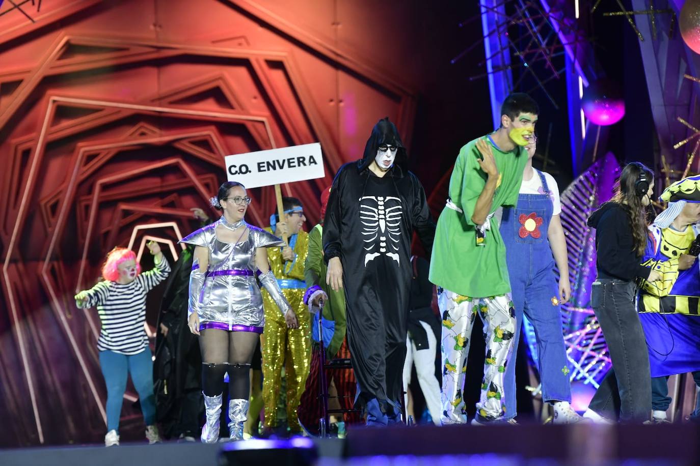 El carnaval de integración reparte ilusión en el escenario del Puerto