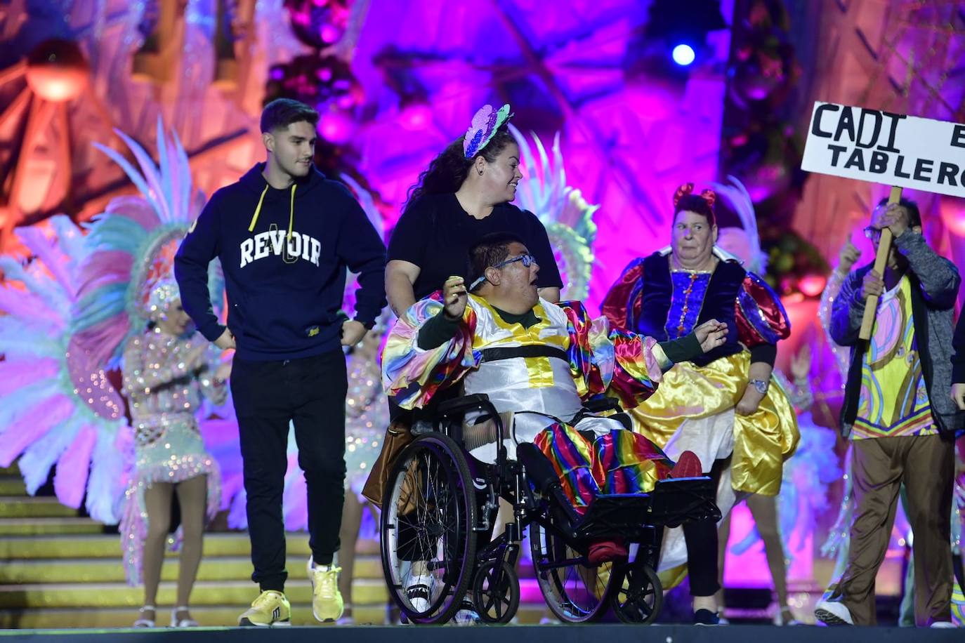 El carnaval de integración reparte ilusión en el escenario del Puerto