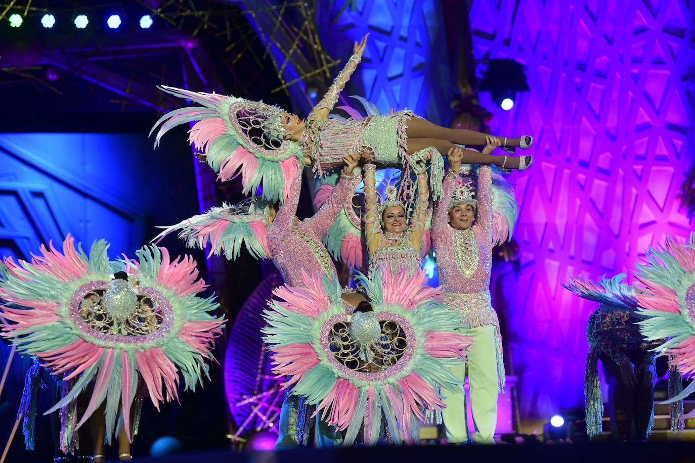 El carnaval de integración reparte ilusión en el escenario del Puerto