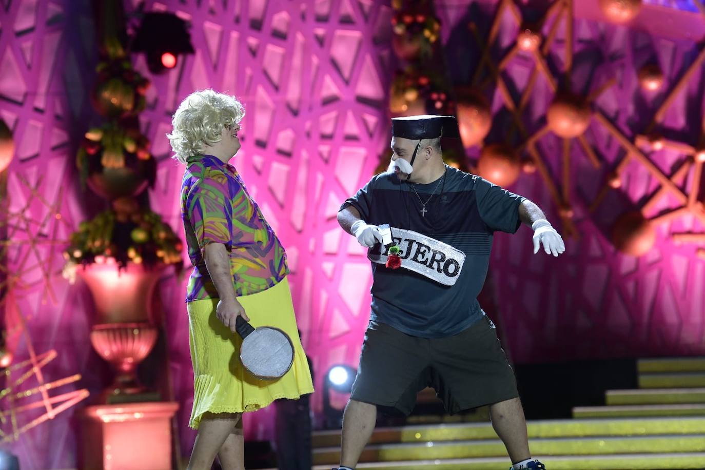 El carnaval de integración reparte ilusión en el escenario del Puerto