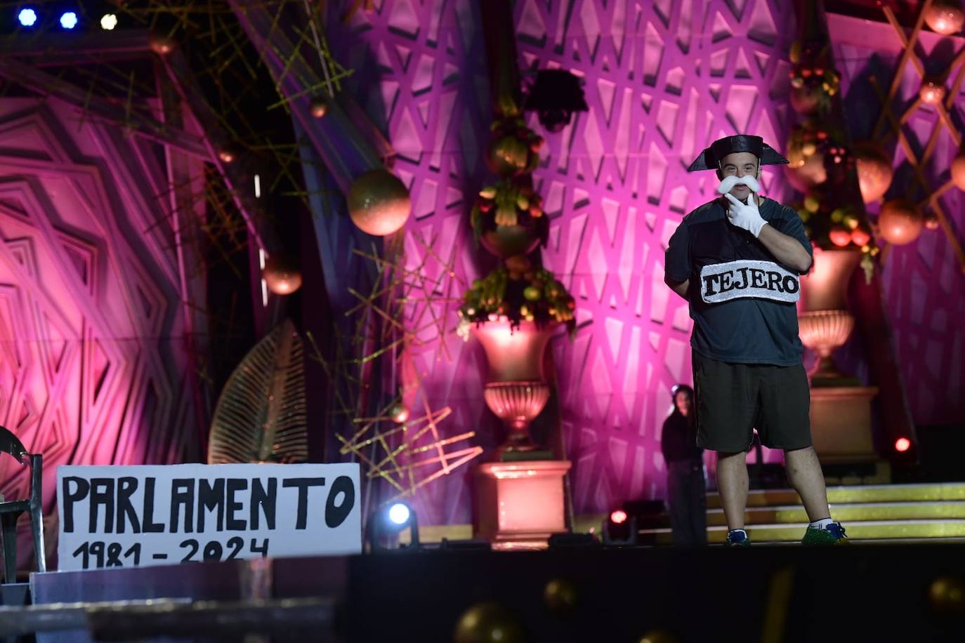 El carnaval de integración reparte ilusión en el escenario del Puerto