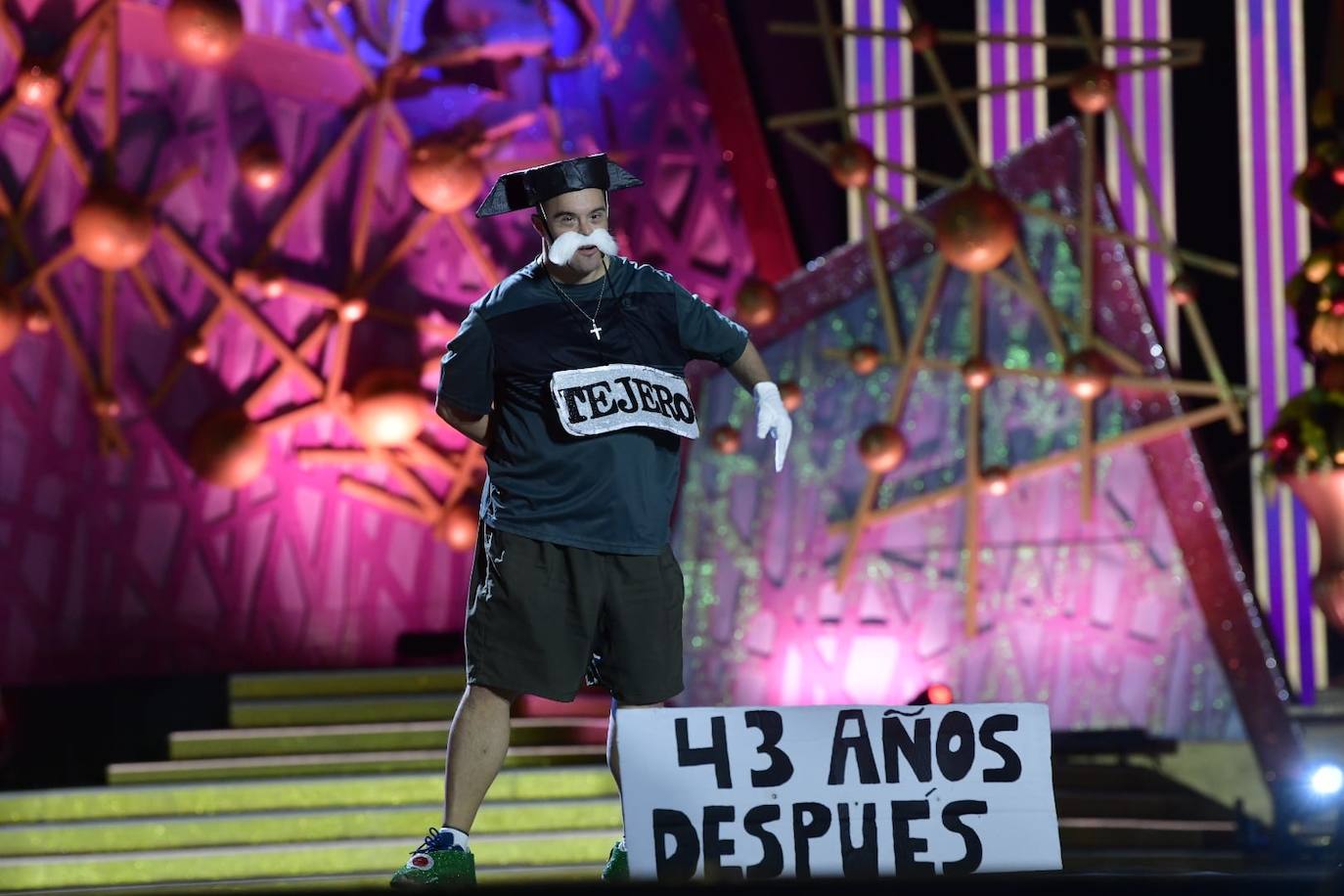 El carnaval de integración reparte ilusión en el escenario del Puerto