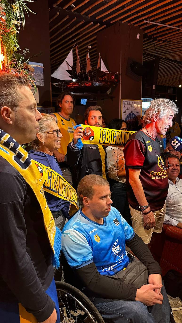 La marea amarilla disfruta en el Captain 13