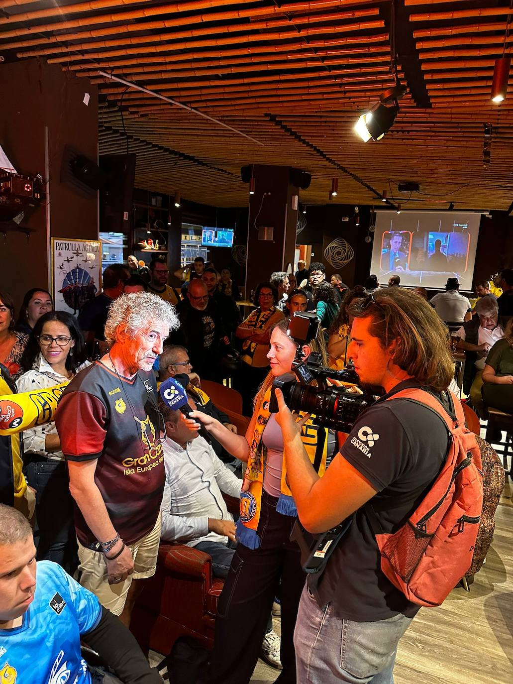 La marea amarilla disfruta en el Captain 13