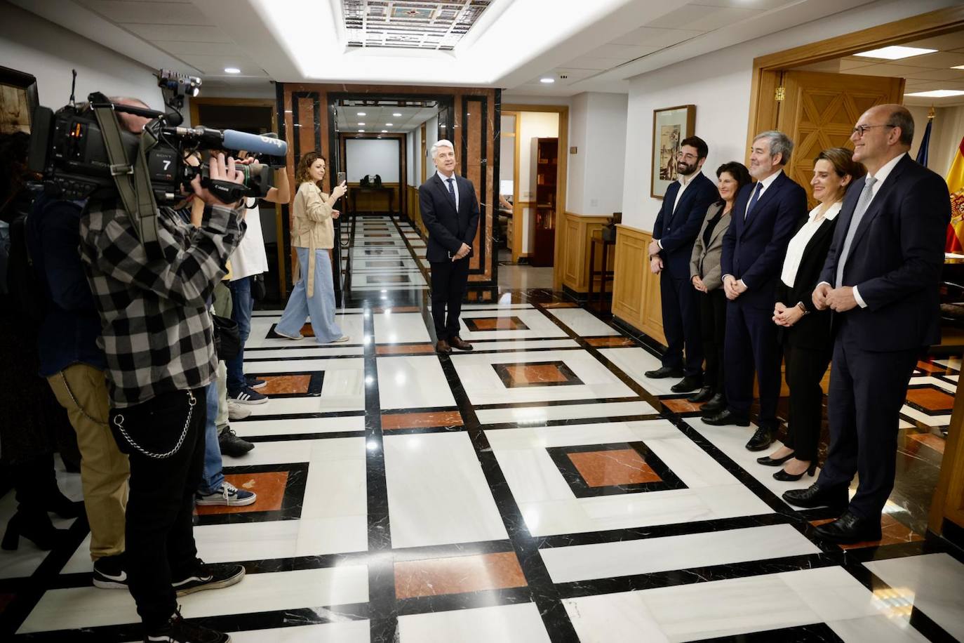 El encuentro de Fernando Clavijo y Teresa Ribera, en imágenes