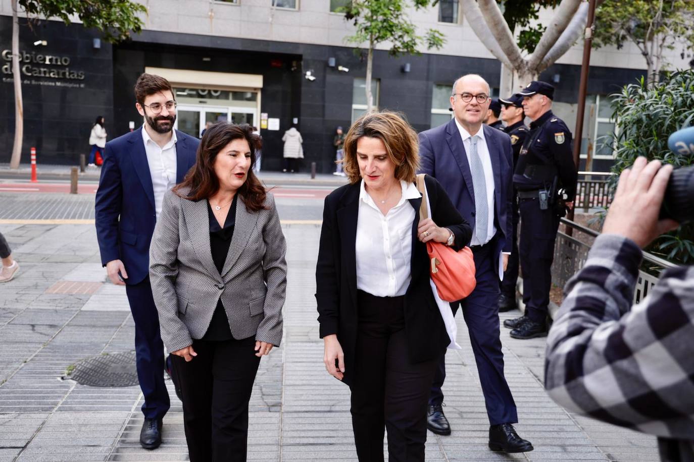 El encuentro de Fernando Clavijo y Teresa Ribera, en imágenes