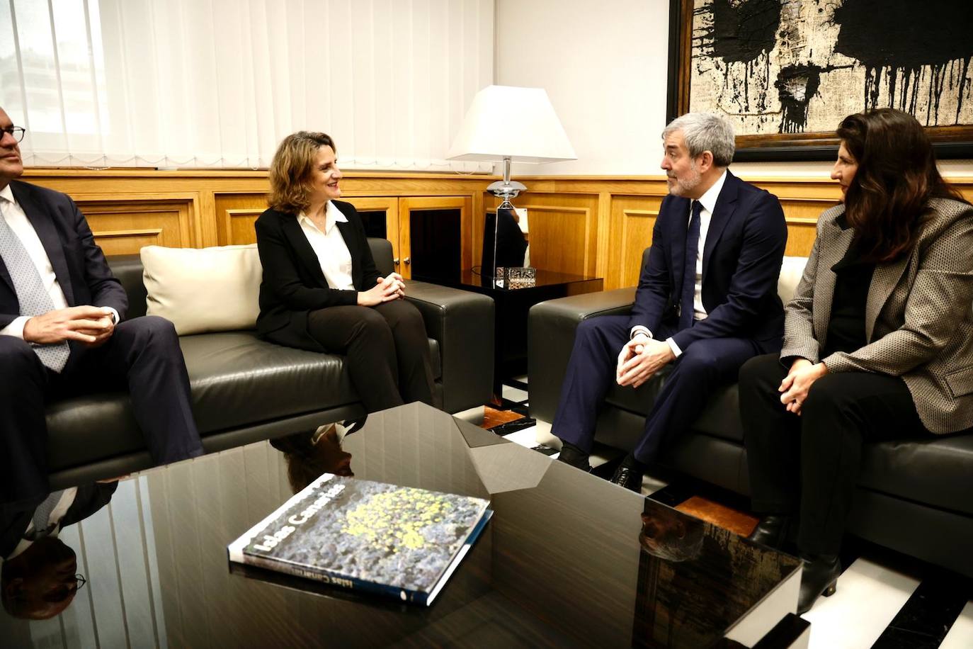 El encuentro de Fernando Clavijo y Teresa Ribera, en imágenes