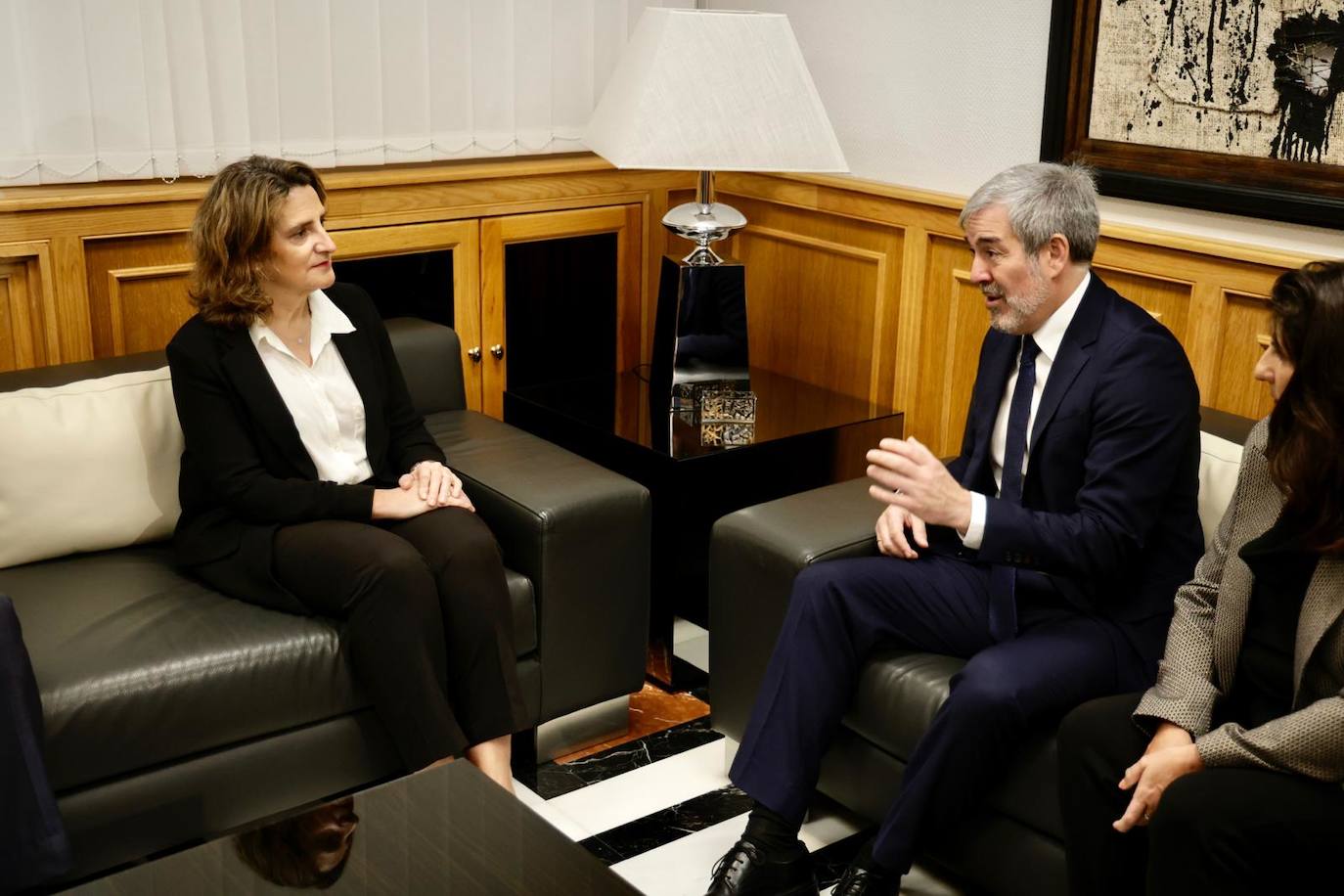 El encuentro de Fernando Clavijo y Teresa Ribera, en imágenes