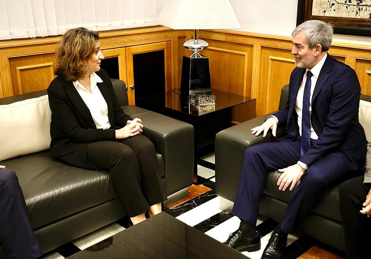 El encuentro de Fernando Clavijo y Teresa Ribera, en imágenes