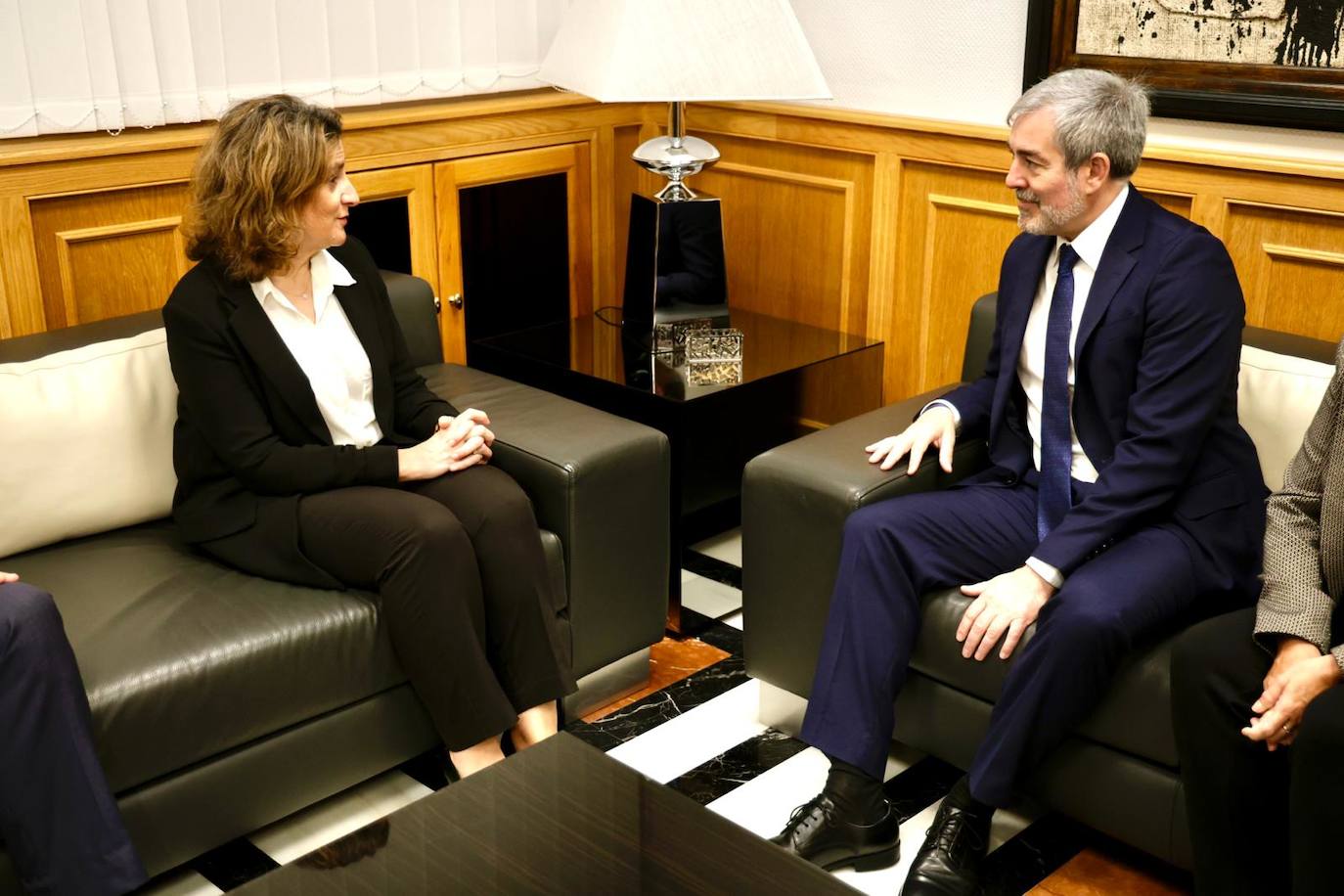 El encuentro de Fernando Clavijo y Teresa Ribera, en imágenes