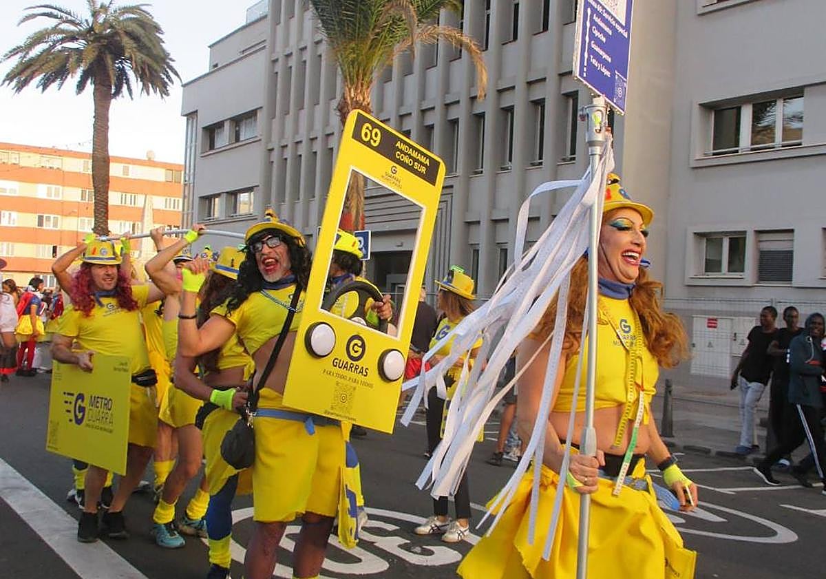 Imagen principal - Diversos momentos de la nueva fantasía dada a conocer en el carnaval de Las Palmas de Gran Canaria. 