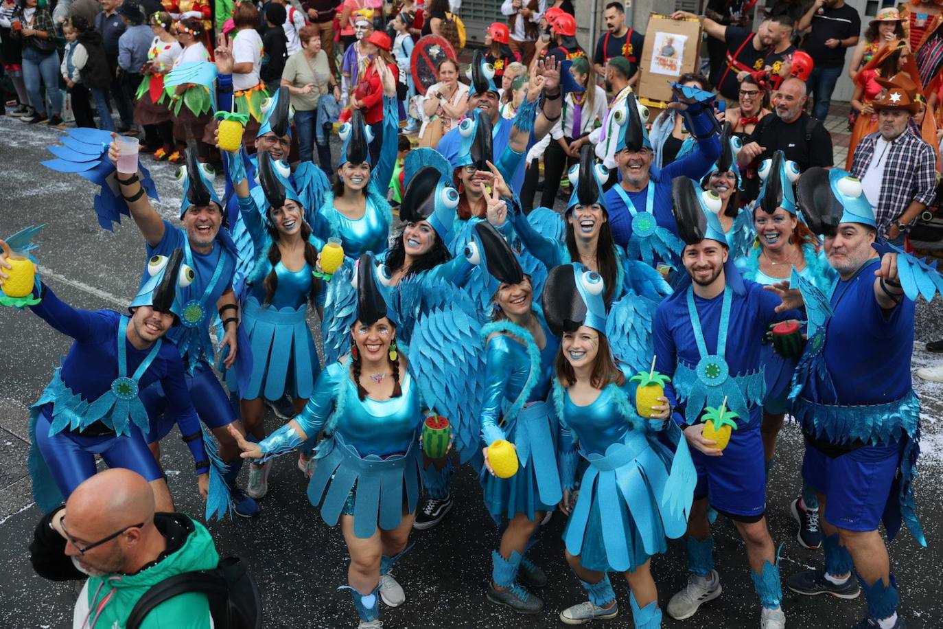 Las mascaritas se lucen recorriendo las calles de la capital grancanaria