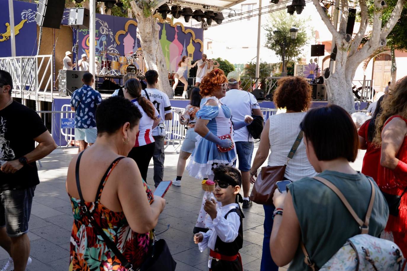 Aguimes vibra con su carnaval de día