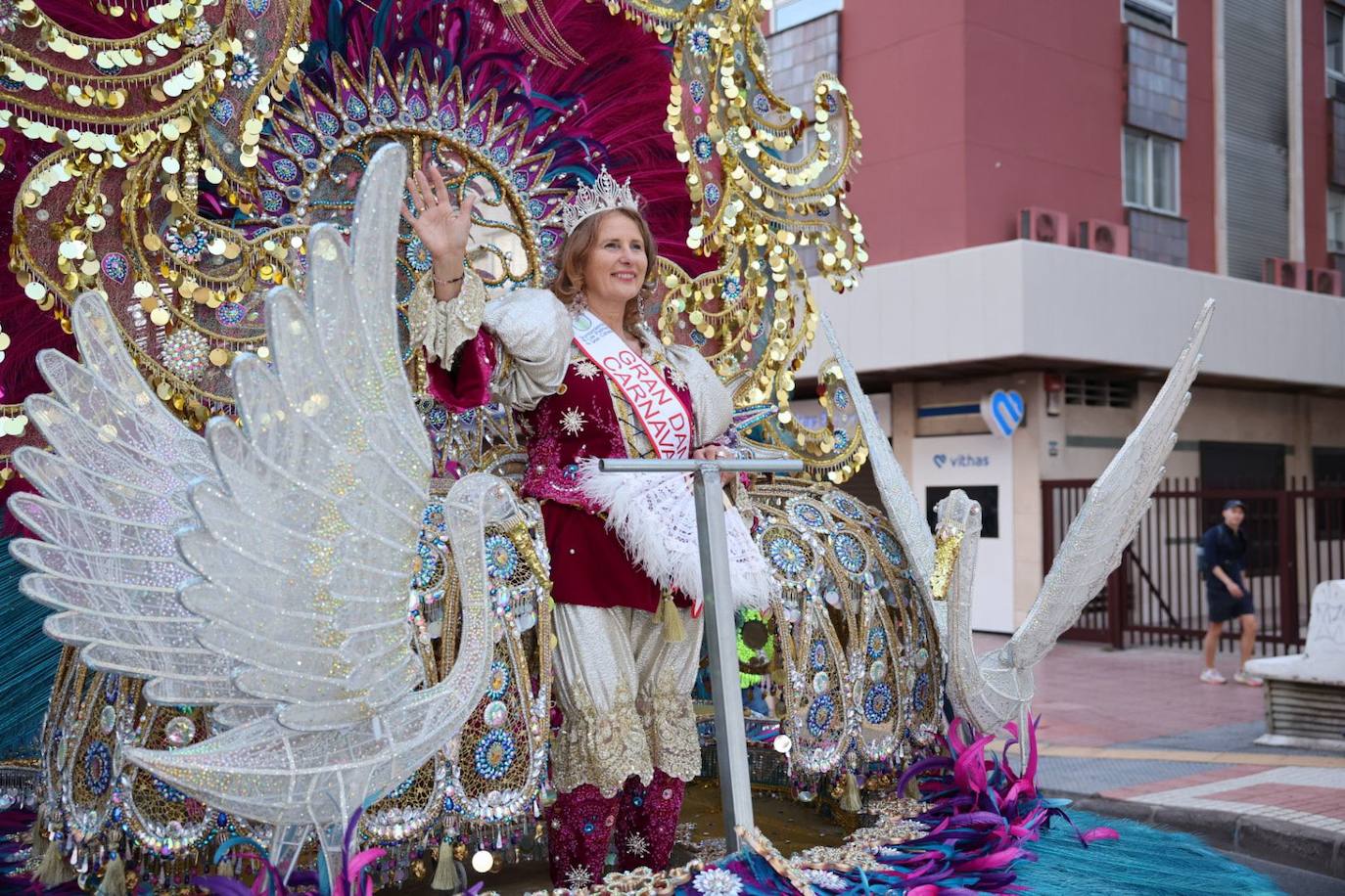 Las mascaritas se lucen recorriendo las calles de la capital grancanaria