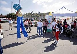 Momentos de la jornada festiva y familiar celebrada en el parque del Rincón de la capital grancanaria por el Día Internacional del Cáncer Infantil.