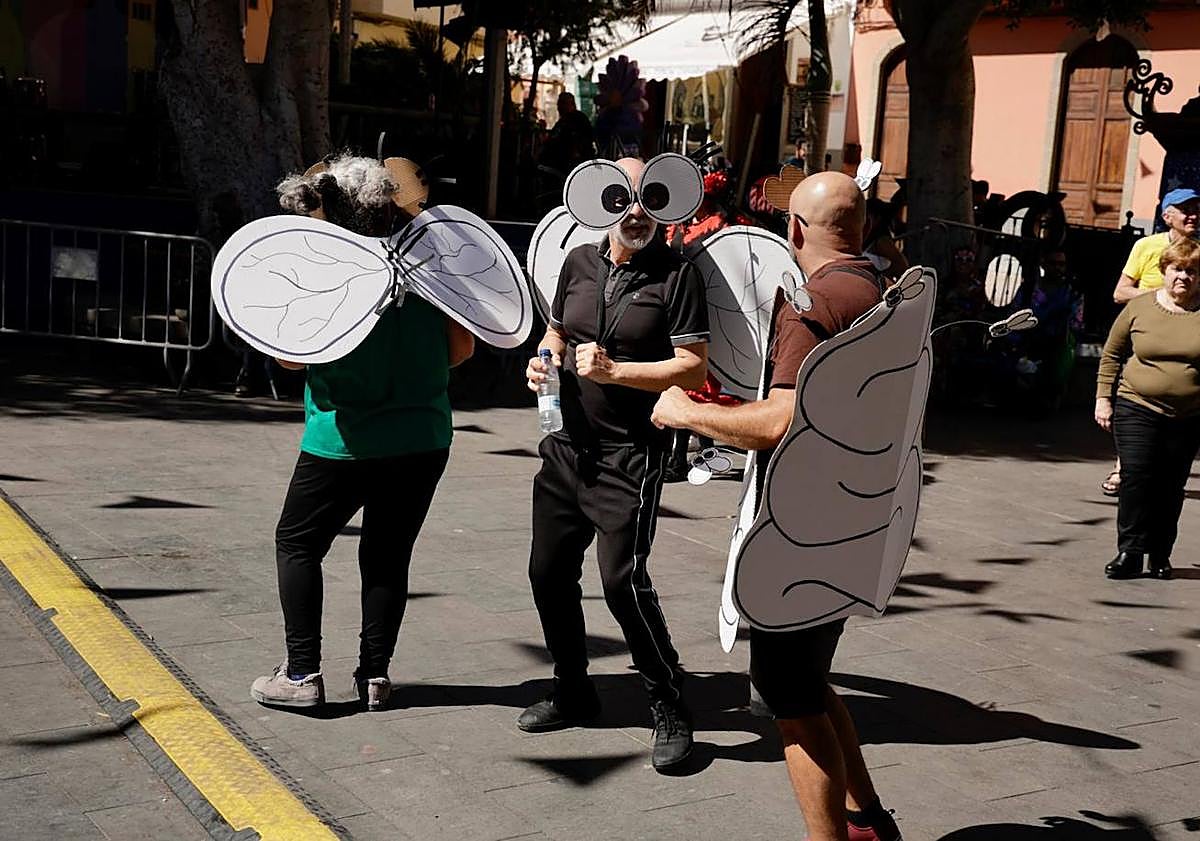 Imagen principal - Más imágenes de la cita carnavalera.