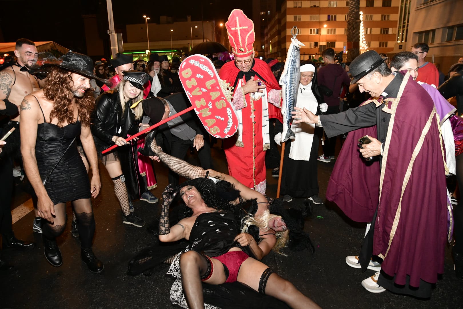 El entierro de la sardina cierra el carnaval de Las Palmas de Gran Canaria