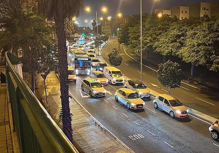 Imagen de las retenciones en la carretera de Mata.