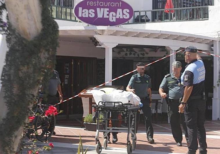 Traslado del cadáver de la víctima, el 1 de agosto de 2019.