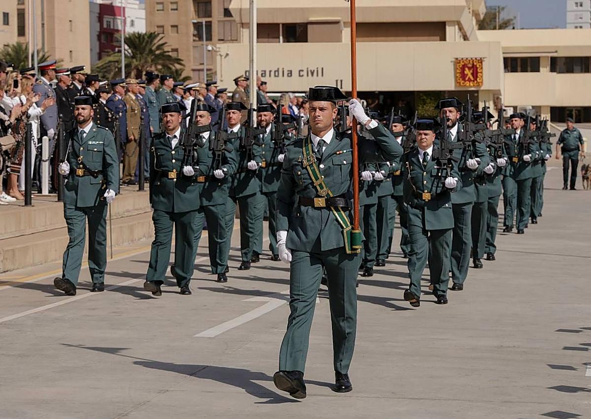 Imagen secundaria 1 - Momentos del acto celebrado en la Comandancia de la Guardia Civil en Las Palmas.