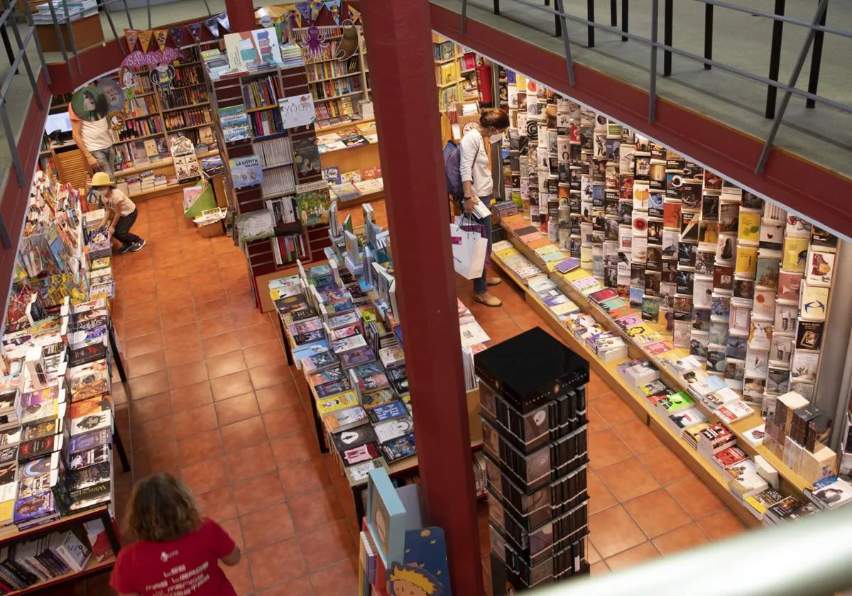 The Sinopsis bookstore is reformulated and concentrates on its headquarters on Perdomo Street