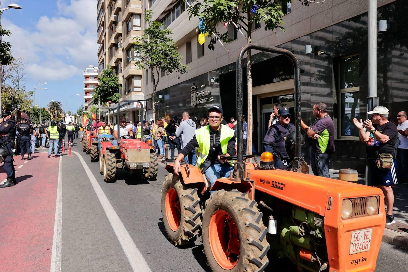 La tractorada toma la capital grancanaria en protesta por la situación del campo