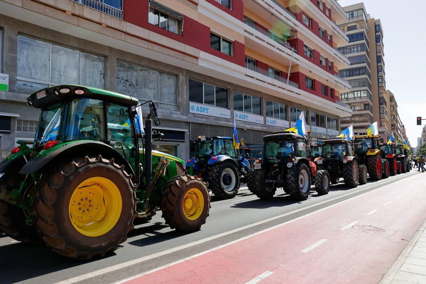 La tractorada toma la capital grancanaria en protesta por la situación del campo