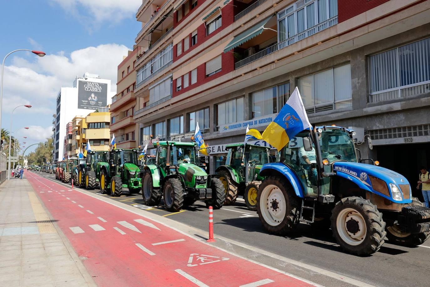 La tractorada toma la capital grancanaria en protesta por la situación del campo
