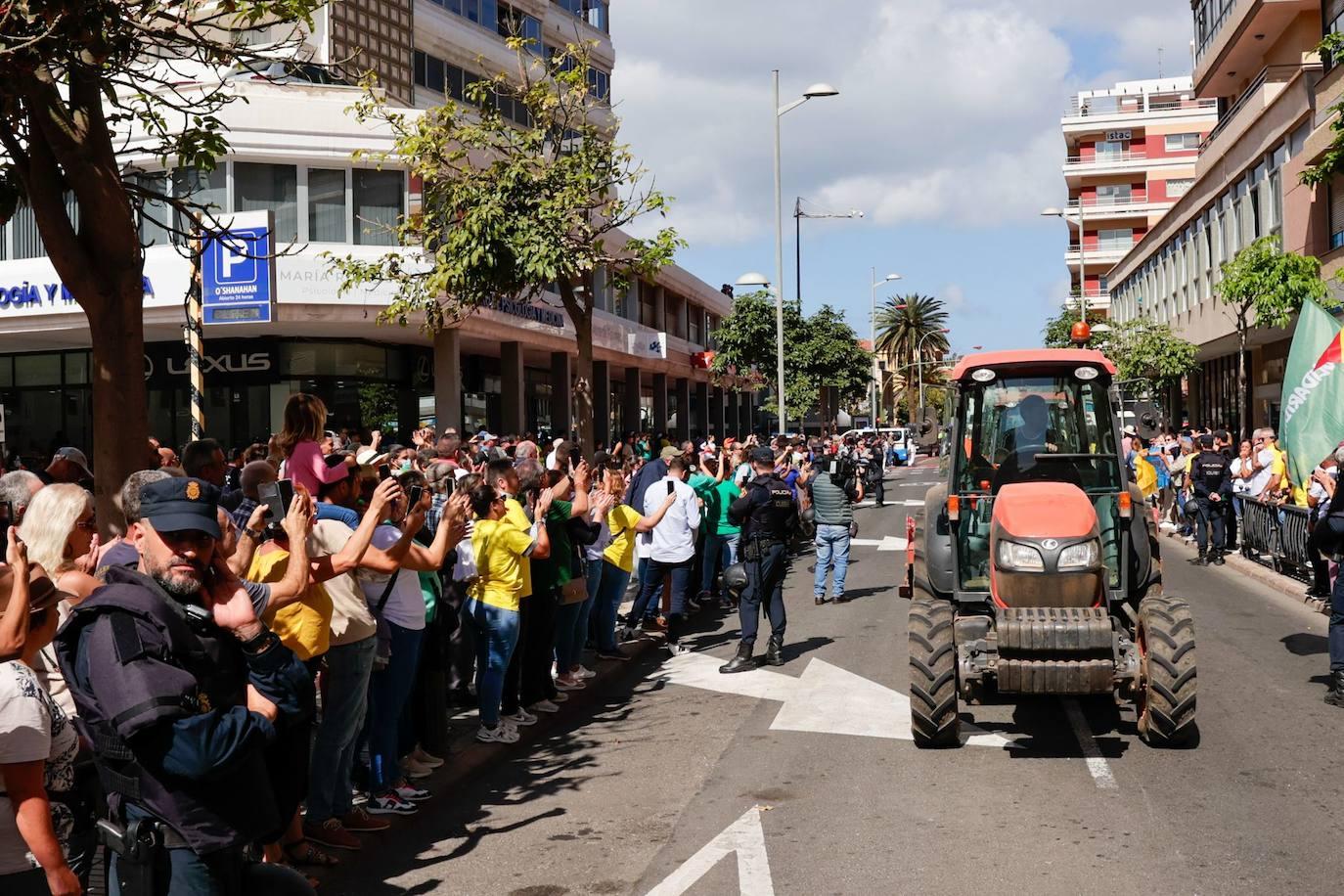 La tractorada toma la capital grancanaria en protesta por la situación del campo