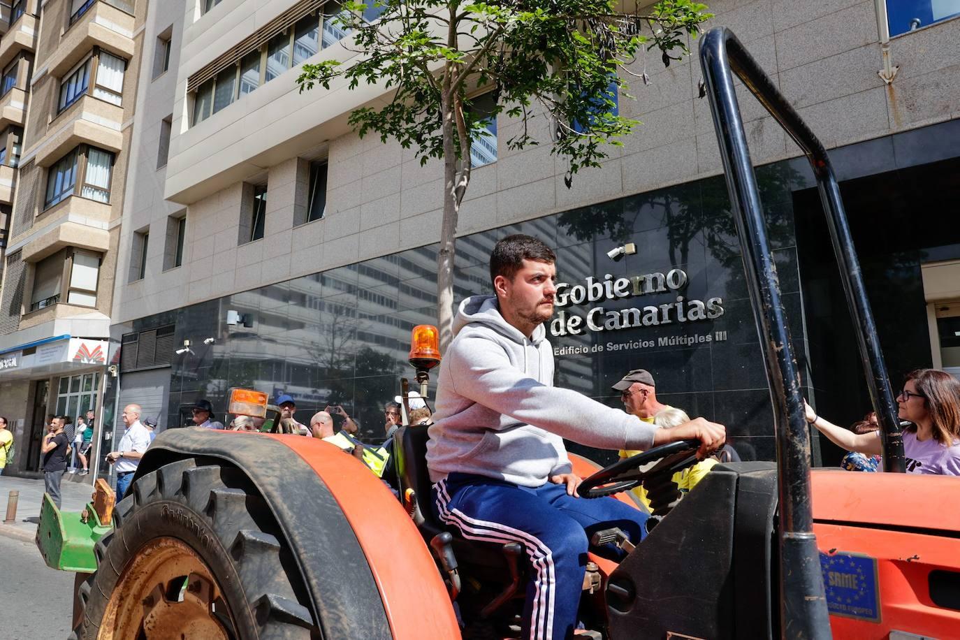 La tractorada toma la capital grancanaria en protesta por la situación del campo
