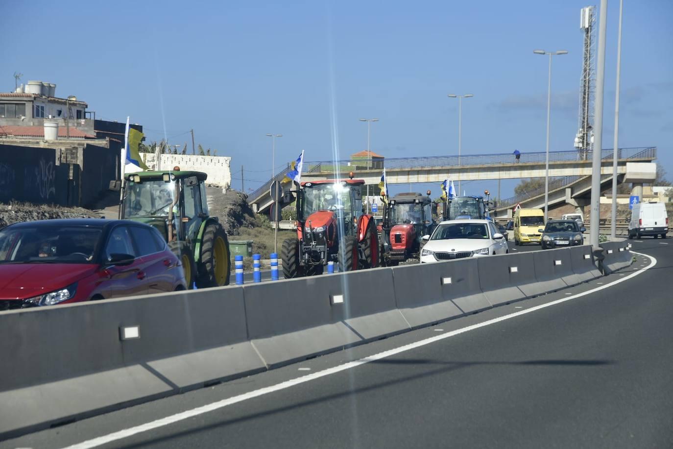 La tractorada toma la capital grancanaria en protesta por la situación del campo