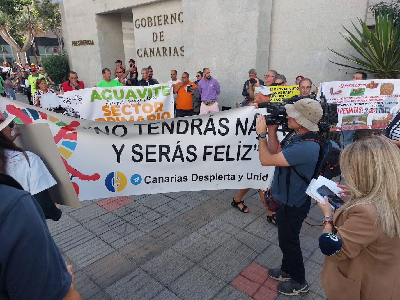 La tractorada toma la capital grancanaria en protesta por la situación del campo