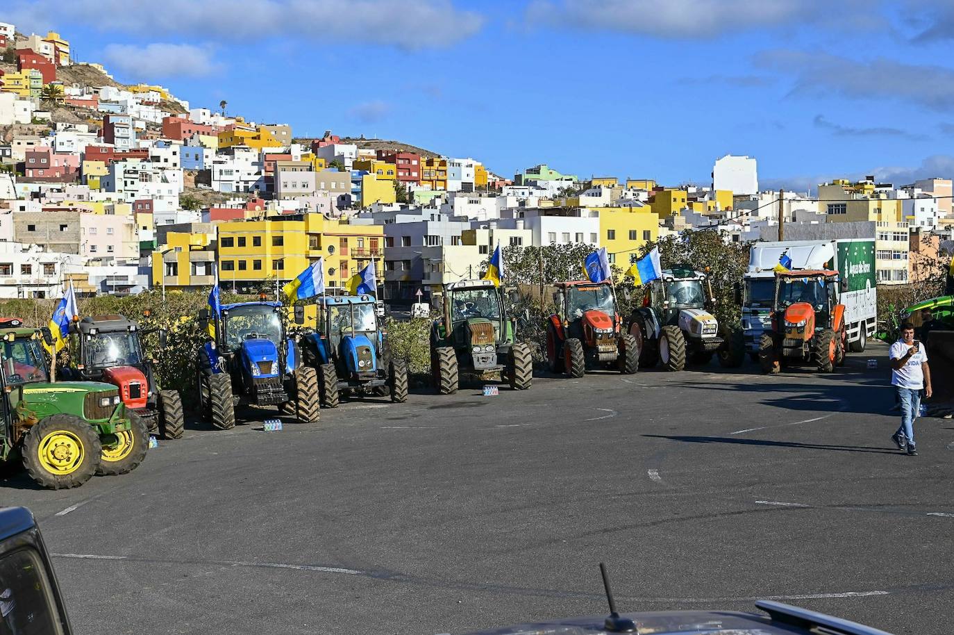 La tractorada toma la capital grancanaria en protesta por la situación del campo