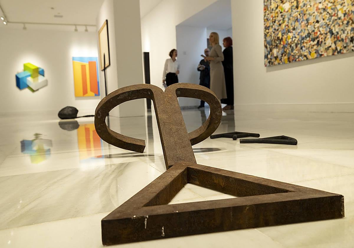 Imagen principal - Varias piezas de la exposición 'Memoria reciente', de la colección del CAAM.