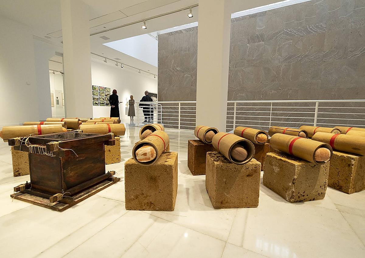 Imagen secundaria 1 - Varias piezas de la exposición 'Memoria reciente', de la colección del CAAM.