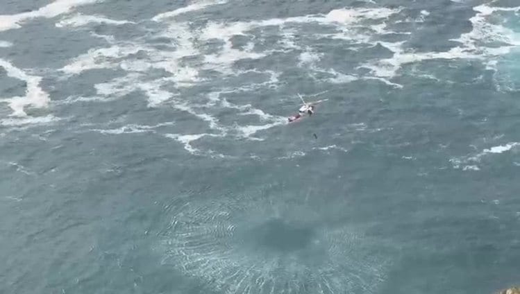 Un amplio operativo de emergencias interviene en la costa norte de Tenerife tras caer al mar dos personas