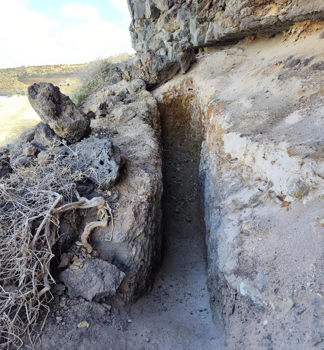 Una de las dos zanjas excavadas en el yacimiento de El Cotillo.