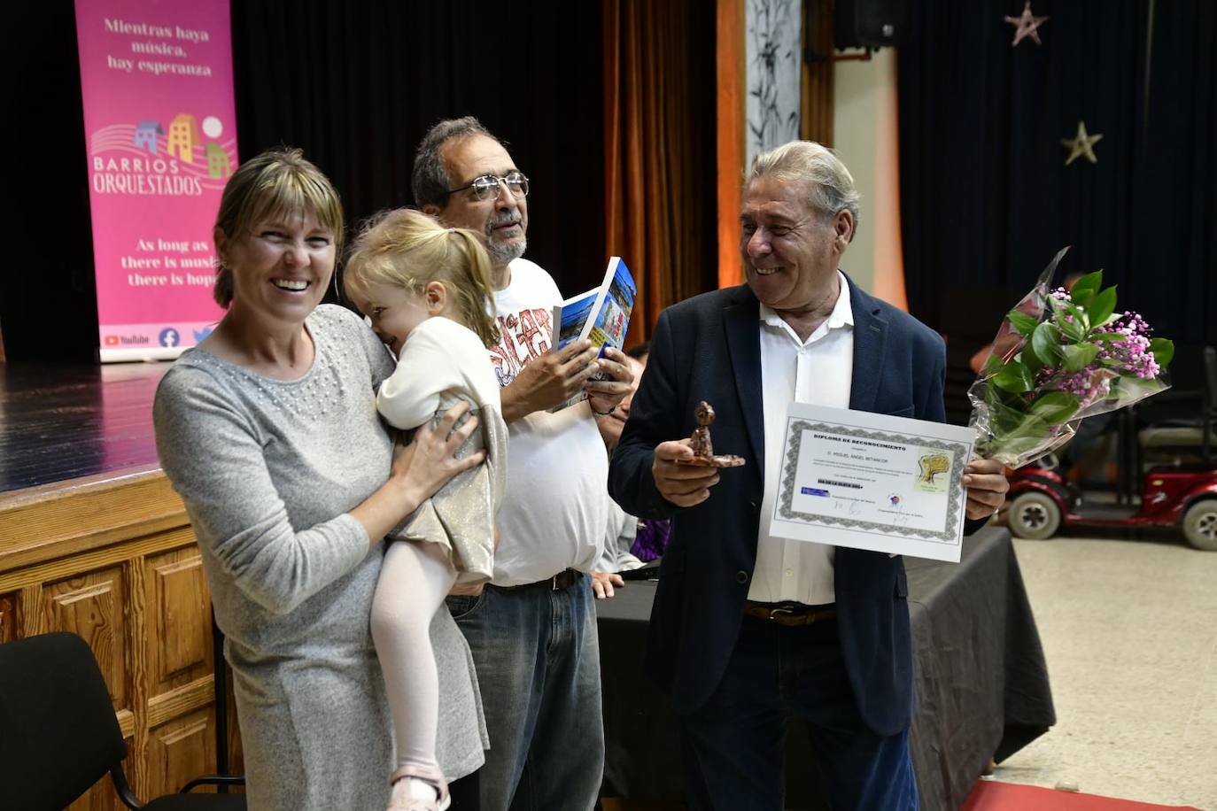 La Isleta reconoce en el día del barrio a vecinos destacados